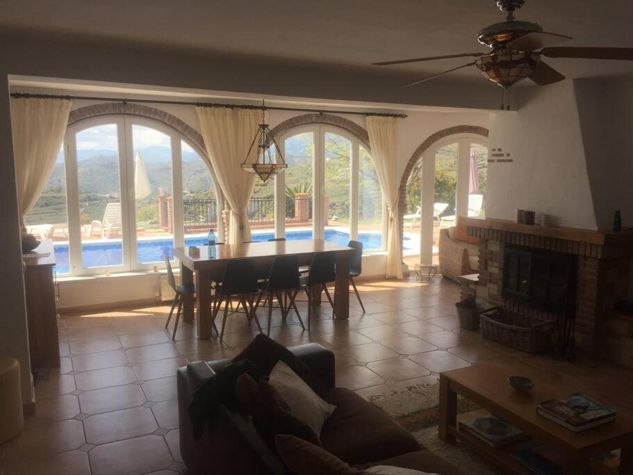 Casa Delfin! Large With Private Pool & Mountain Views Competa